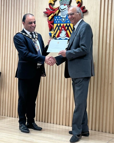 The Mayor of Slough Mr. Amjad Abbasi presenting Rahi Bains with a certificate for outstanding community work.