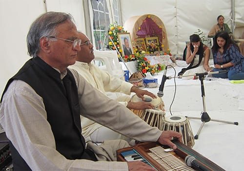Gurudwara-singing-Rahi-Bains-London